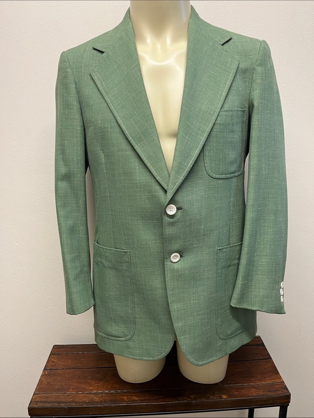 Vintage Men's Green Linen Two-Button Blazer by Hart Schaffner & Marx Size 38/40
